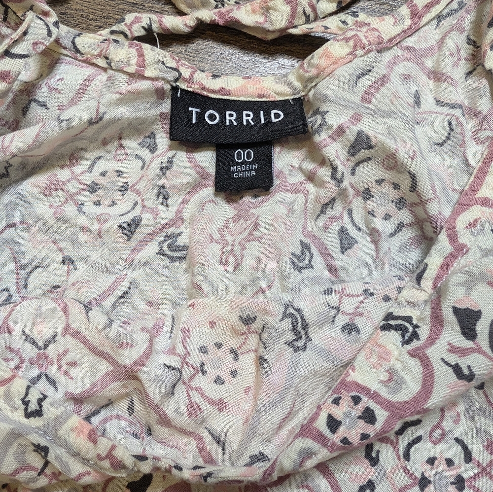 {Torrid} Pink and White‎ Paisley Summer Top Size 00 - Picture 4 of 5